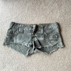True Religion shorts size 26. Fits a 25